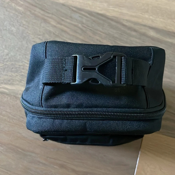 Adidas Santiago Insulated Lunch Bag New - Picture 6 of 11